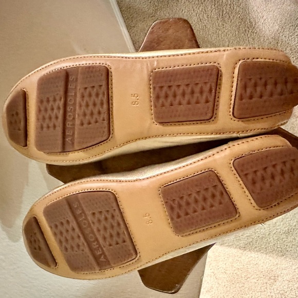 🎁New Aerosoles Gold Leather Moccasins 8🎁 - Picture 5 of 6